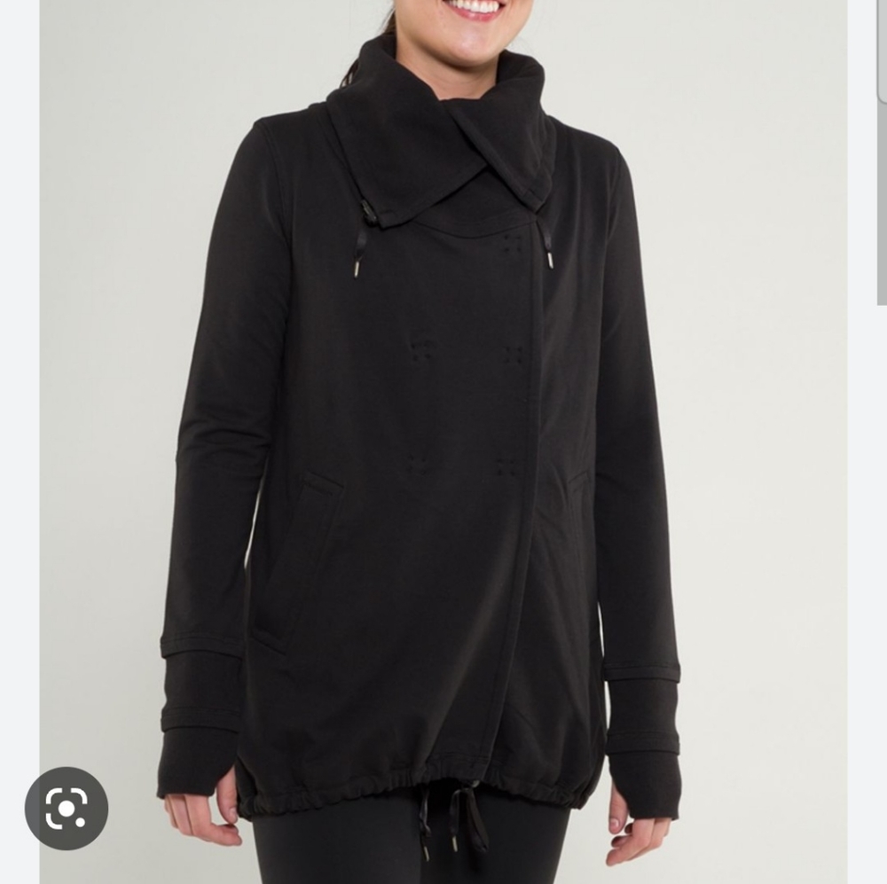 Lululemon Gratitude Wrap black size 6